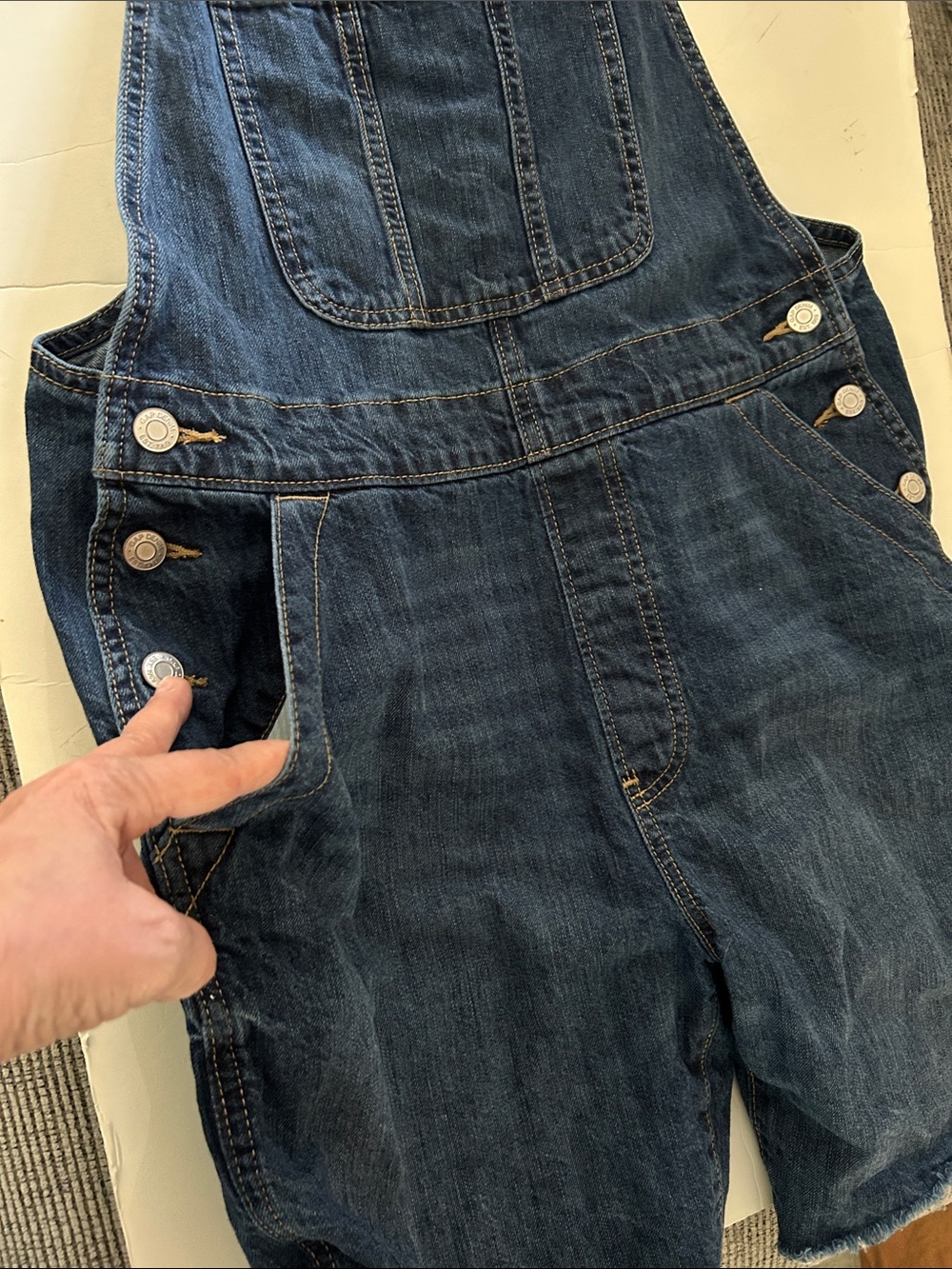 GAP Denim Short Overalls women’s size medium lots of pockets raw edges - Picture 9 of 12